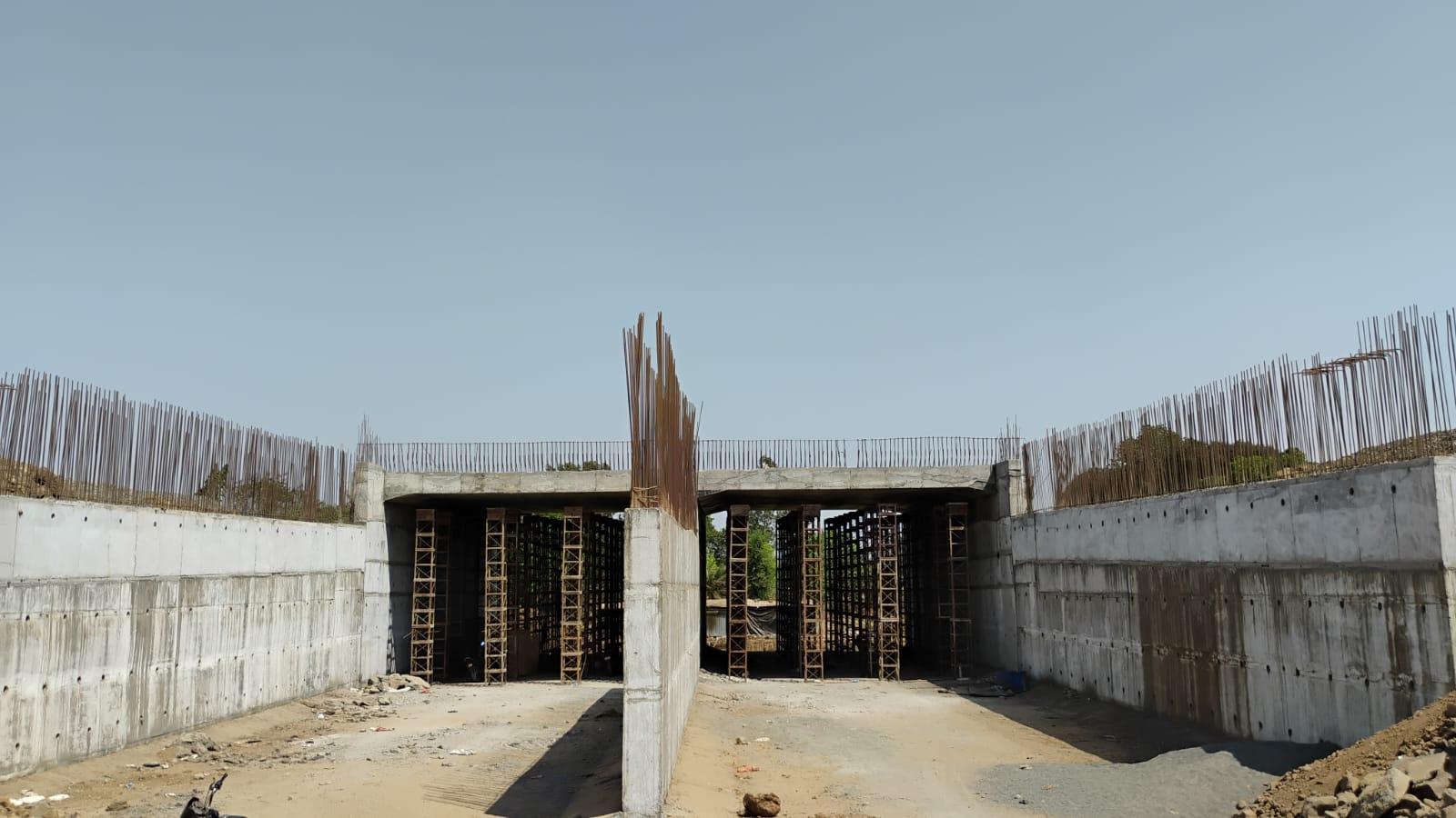 Construction of Eight lane access-controlled Expressway from km 128.000 to km 154.600 of Vadodara Mumbai Expressway in the state of Gujarat on Hybrid Annuity mode under Bharatmala Pariyojna. - Image 1
